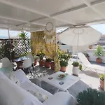 Suzy's Nest منزل للإقامة *